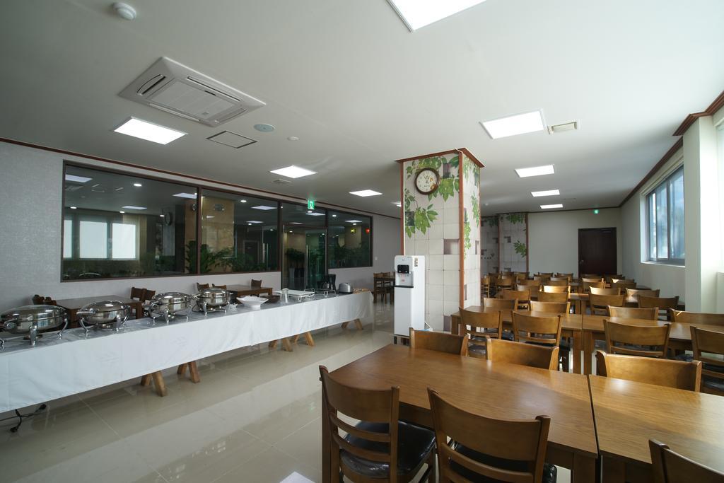 סאוגוויפו Seongsan Aqua Beach Hotel מראה חיצוני תמונה
