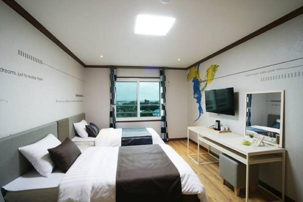 סאוגוויפו Seongsan Aqua Beach Hotel חדר תמונה