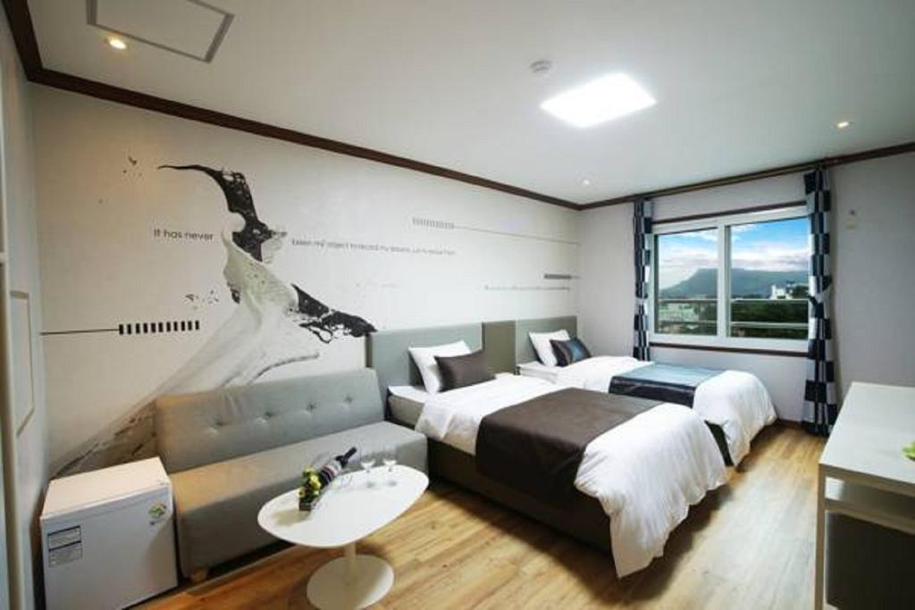 סאוגוויפו Seongsan Aqua Beach Hotel חדר תמונה