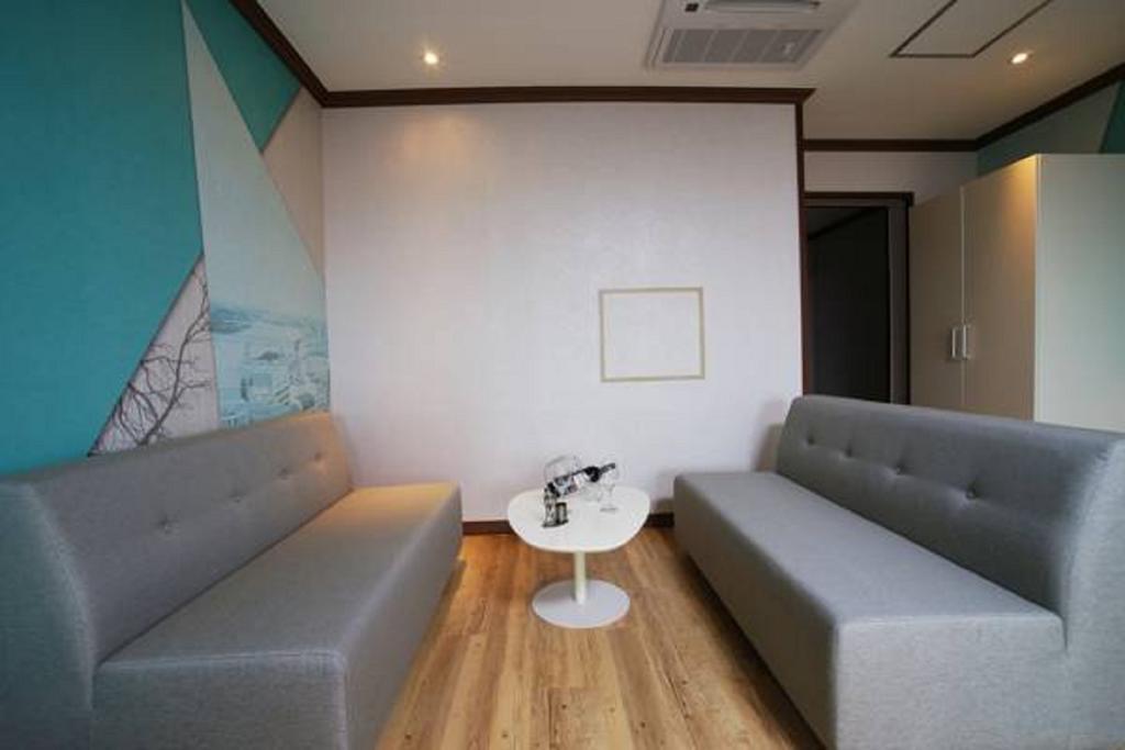 סאוגוויפו Seongsan Aqua Beach Hotel מראה חיצוני תמונה