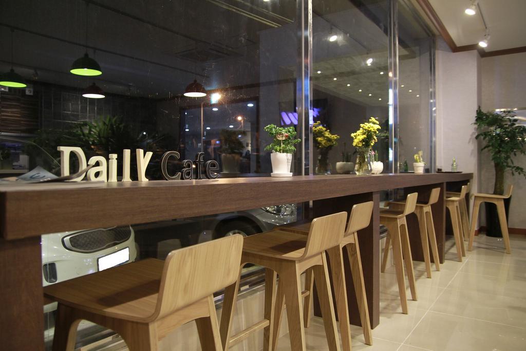 סאוגוויפו Seongsan Aqua Beach Hotel מראה חיצוני תמונה