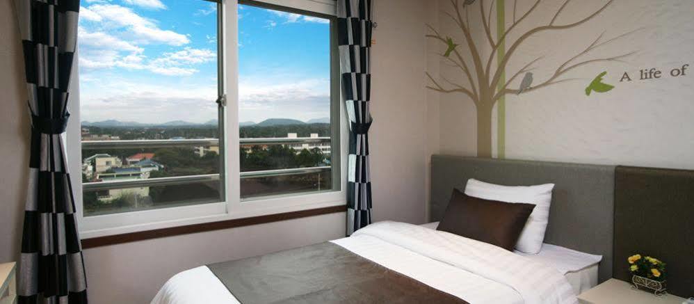 סאוגוויפו Seongsan Aqua Beach Hotel מראה חיצוני תמונה