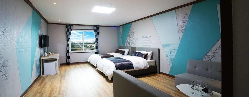 סאוגוויפו Seongsan Aqua Beach Hotel מראה חיצוני תמונה