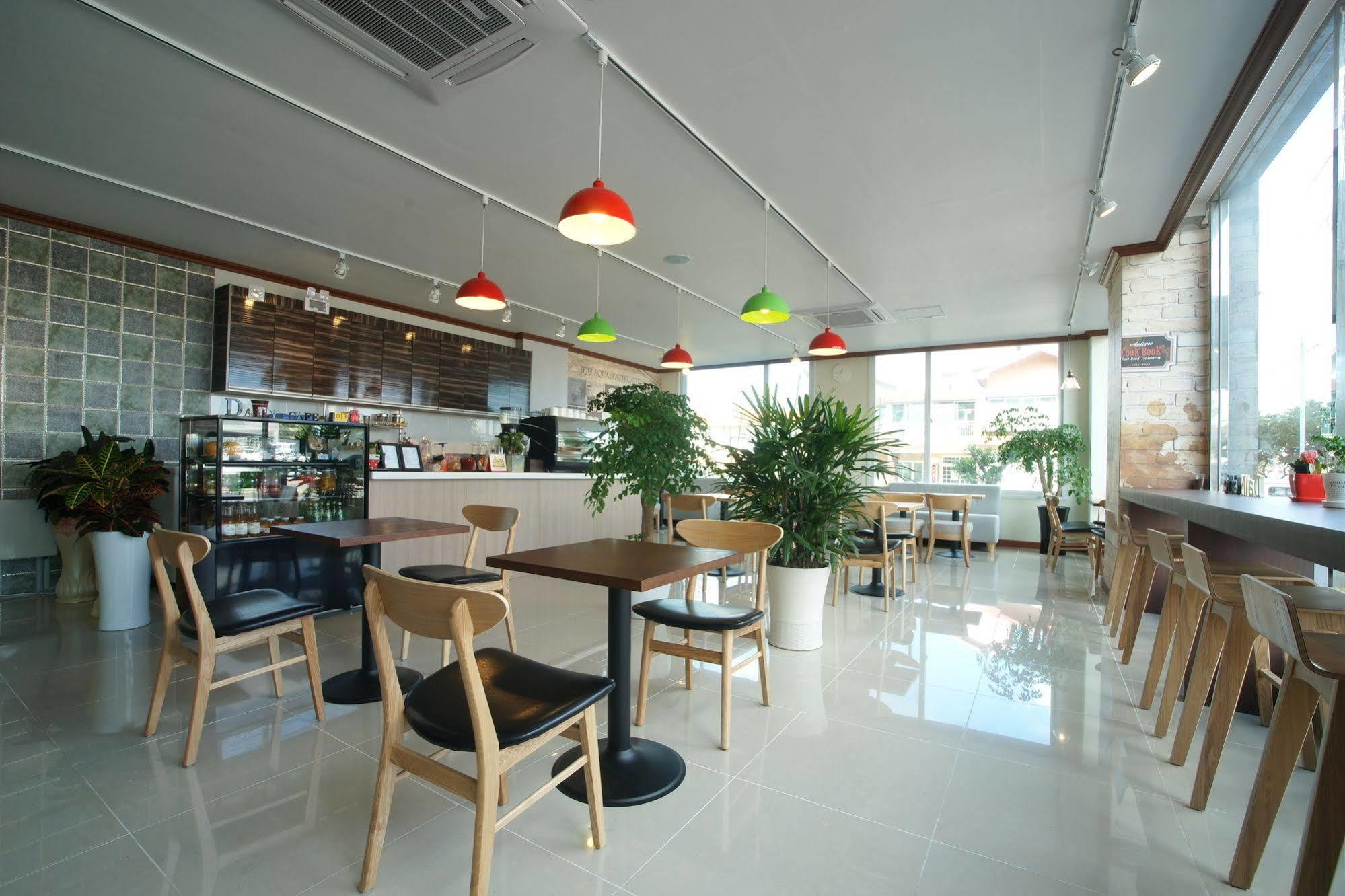 סאוגוויפו Seongsan Aqua Beach Hotel מראה חיצוני תמונה
