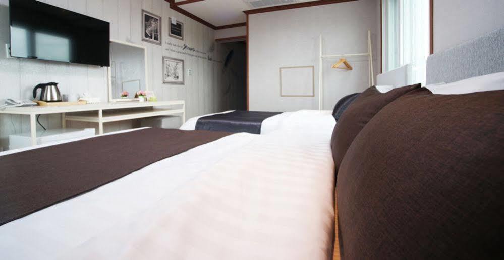 סאוגוויפו Seongsan Aqua Beach Hotel מראה חיצוני תמונה
