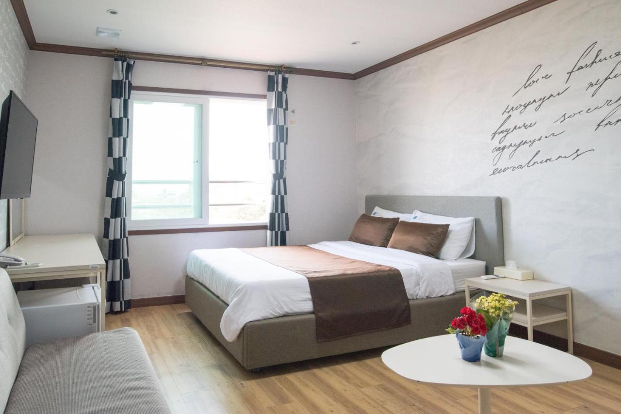 סאוגוויפו Seongsan Aqua Beach Hotel מראה חיצוני תמונה